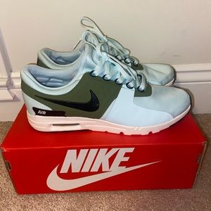 Nike air maxes